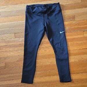 Nike Womens Black Capri Leggings